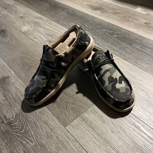 Size 13 Mens NWT Camo Hey Dudes